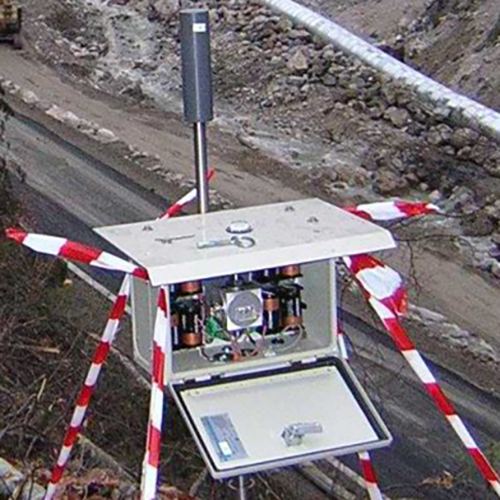 Tiltmetro da frana utilizzato per monitorare i movimenti del terreno e prevenire il rischio di frane in tempo reale - Tecnopenta Srl