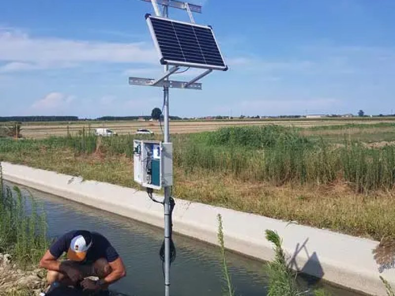 Radar system for monitoring water level, velocity and flow rate in an irrigation canal network.