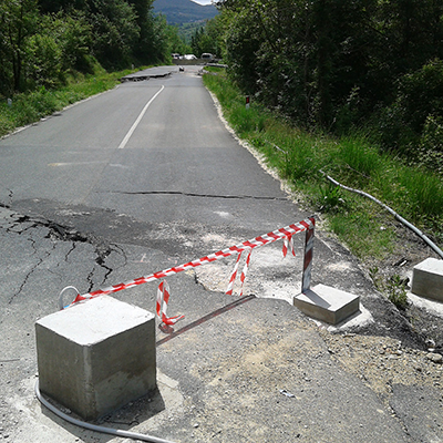 Sistema di monitoraggio e allarme su strada in frana